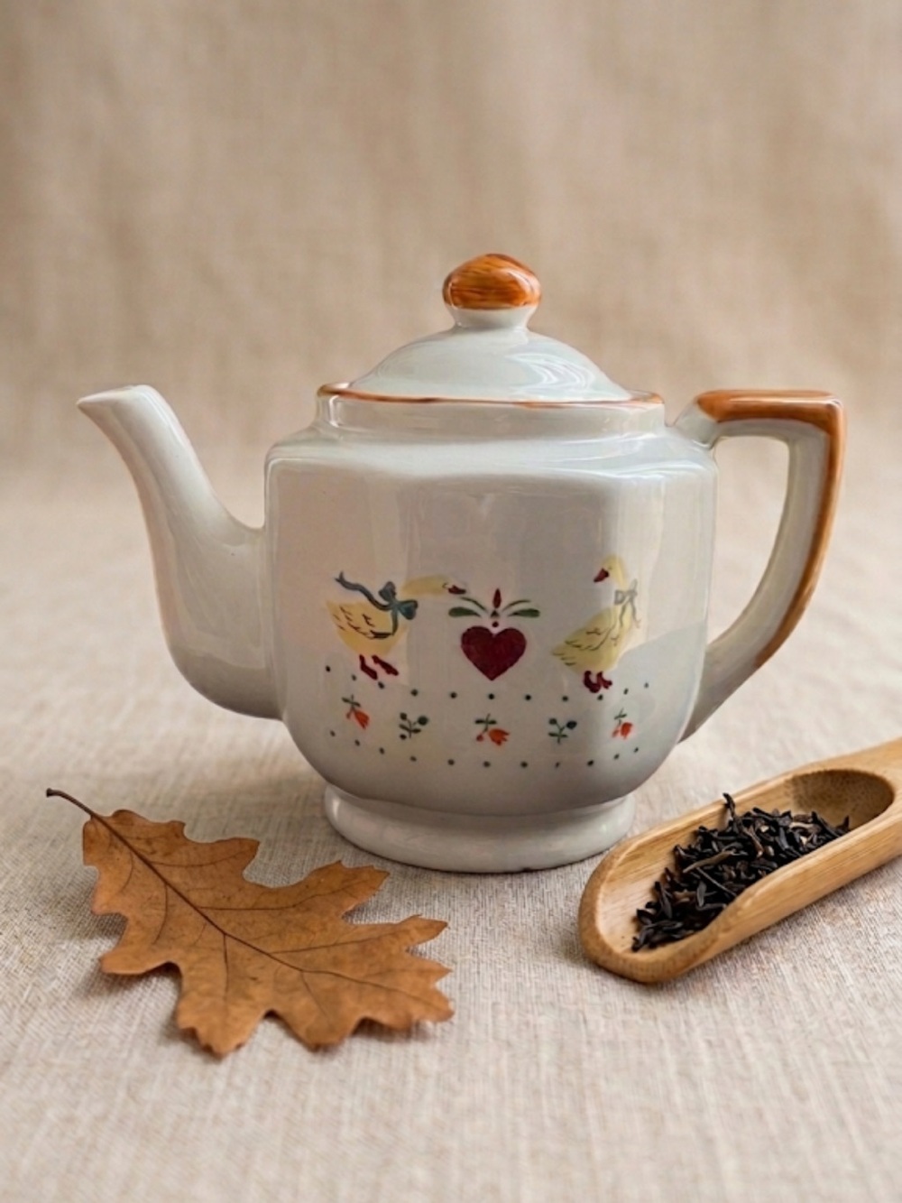 Charming Vintage-Inspired Ceramic Teapot | Cream & Brown Kitchen Decor